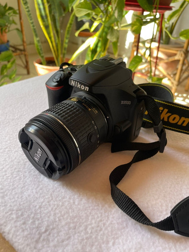 Camara Nikon D3500 2000 Disparos