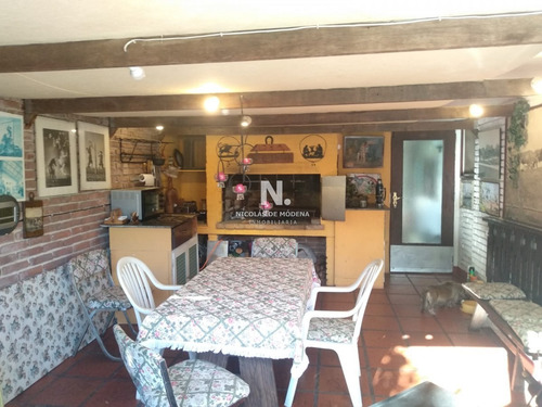 Casa En Venta De 4 Dormitorios, Pinares.- Ref: 3589