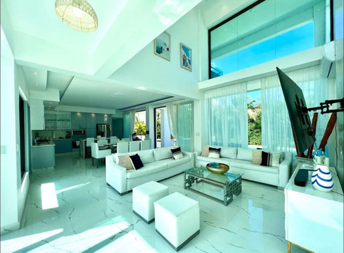 Villa Amoblada En Venta En Ocean Village