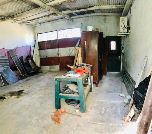 Ortiz De Zarate Y Fco Pla. Casa De 2 Dorm Y Garaje Camión