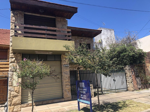 Imagen 2 de 30 de Chalet Clasico Con Local - Castelar Sur - Proximo A Estacion Castelar Y Moron - Venta