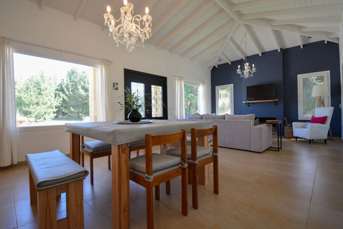 Venta Casa Ideal Para Disfrutar Rodeada De Pinos Con Piscina