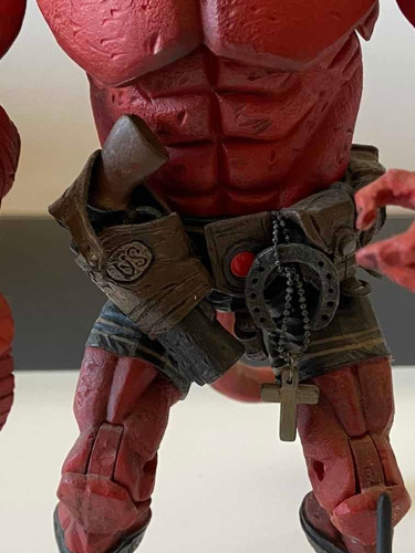 Hellboy Figura Articulada Version Comic De Mezco