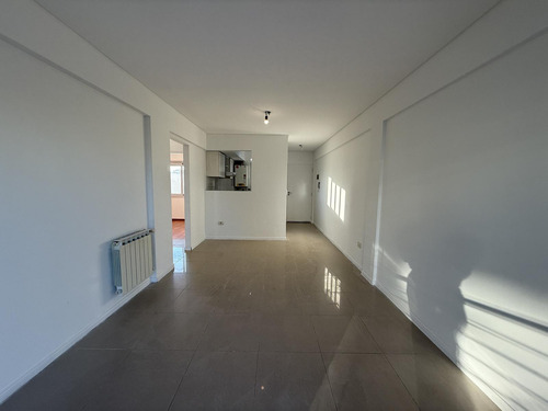 Departamento De 3 Ambientes - Castelar Centro