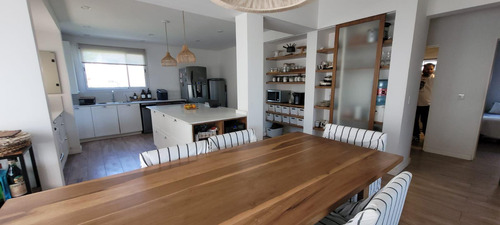 Casa A La Venta En Barrio San Ramiro, Pilar Del Este