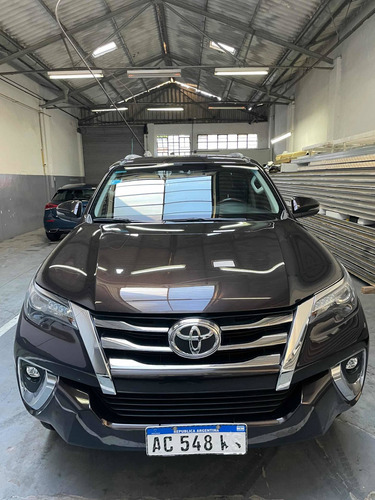 Imagen 3 de 11 de Toyota Sw4 2018 2.8 Srx 177cv 4x4 7as