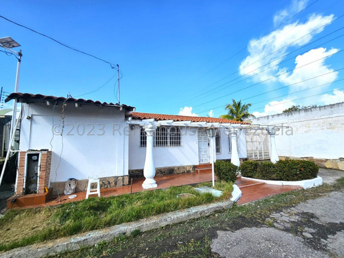 Kl Vende Preciosa Casa En La Urb. Villas Tabure Cabudare #24-11906