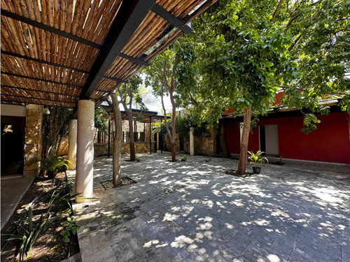 Venta, Propiedad En Avenida Cámara De Comercio, Ideal Para Negocio