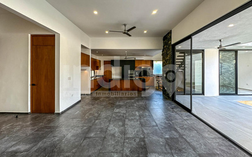 Casa En Venta En Mérida En Privada Soluna, Temozón Norte