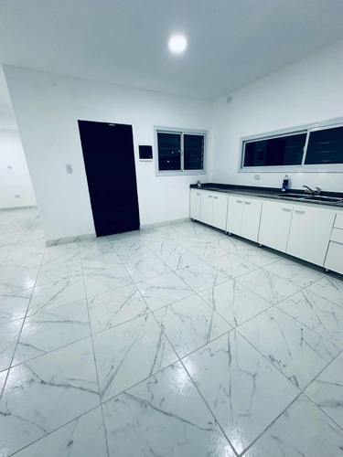 Complejo 4 Duplex + 2 Galpones En Temperley C/renta