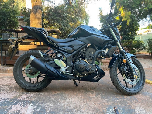 Yamaha Mt 03, Negra.