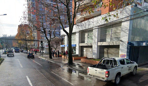 Arriendo De Local Comercial Plena Avenida Chacabuco