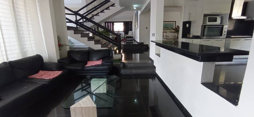 Imagen 12 de 30 de Liliana Martinez Remax Vende Casa En La Urbanizacion Altos De Guataparo Cd 10185