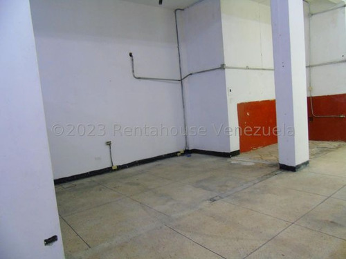 Jg Cod Flex 25-18098 Se Alquila Estupendo Y Espacioso Local A Pie De Calle En La Candelaria Negociable