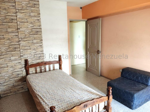 Imagen 29 de 30 de Apartamento En Venta En Av Pedro Leon Torres Barquisimeto De 125 Mts Con Una Excelente Distribución Entre 4 Habitaciones, 3 Baños, Cocina, Comedor, Sala Y Área De Balcón Gabriela C.