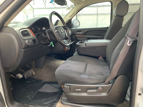 Imagen 8 de 14 de Chevrolet Suburban A 2010