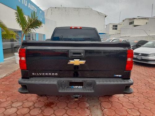 Imagen 6 de 15 de Chevrolet Silverado 2018 5.3 V8 2500 Ls Doble Cabina 4x2 At
