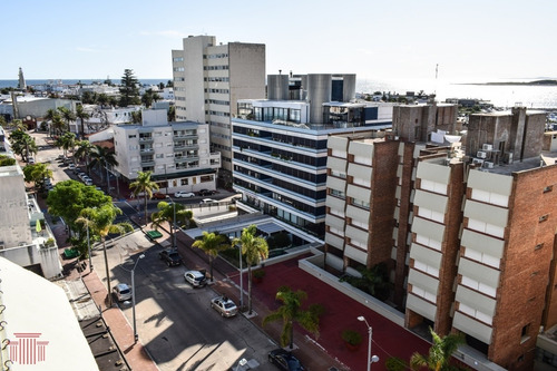 Apartamento En Punta Del Este , Península Con Vista Al Puerto Y Playa Mansa- Ref: 13424