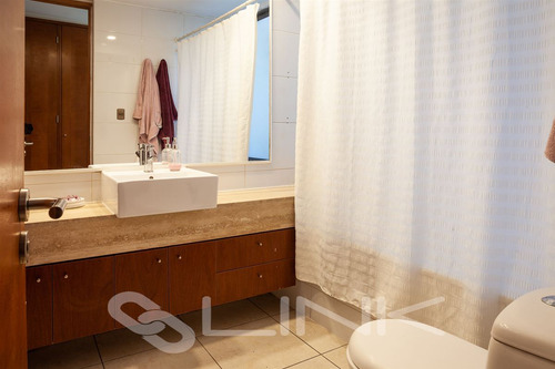 Casa En Arriendo De 5 Dorm. En Colina