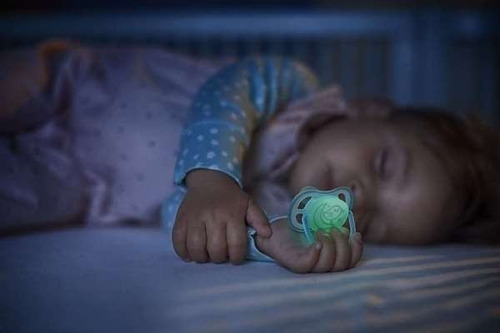 Imagen 2 de 2 de Avent Chupon Nocturno Ultra Air Niño 0-6m