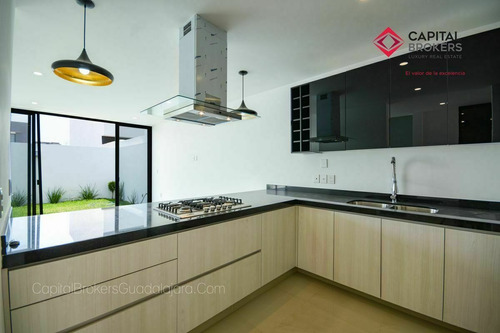 Casa En Venta, Nueva En Solares Con Roofgarden