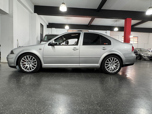Volkswagen Bora 1.8 Highline T 180cv Cuero