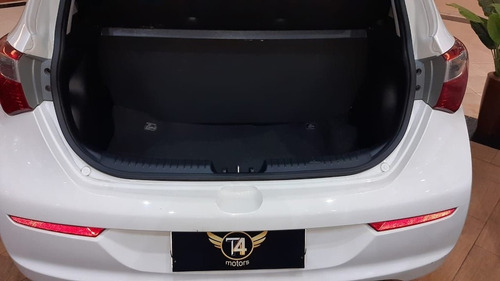 Imagem 12 de 15 de Hyundai Hb20 1.0 Comfort Plus 12v 2016