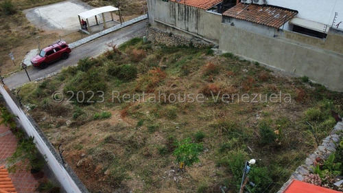 Maria Luisa Mendoza Vende Sensacional Terrreno En Zona Exclusiva Del Este De Barquisimeto, Con Vigilancia, Es Amplio Ideal Para Construcción De Exclusiva Vivienda 2 4 1 8 9 5 0