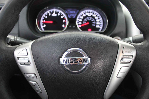 Imagen 14 de 15 de Nissan Versa 2015 4 Cilindros