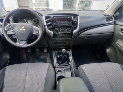 Mitsubishi L200 2.4 Cabina Doble 4x2 Mt