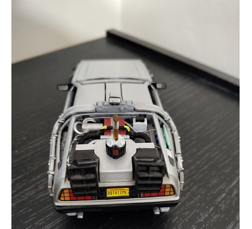 Imagen 5 de 5 de Welly 1:24 Colección Volver Al Futuro Auto Vehiculo Delorian
