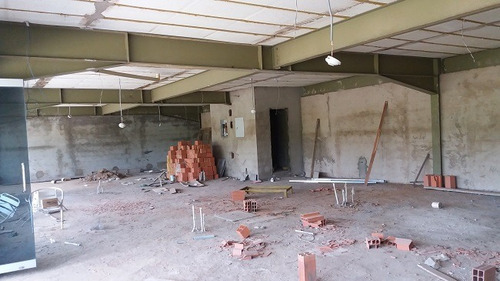 Imagen 2 de 9 de Alquiler De Locales En Obra Gris. Puerto La Cruz
