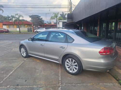 Volkswagen Passat 2.5 Confortline R 17 At