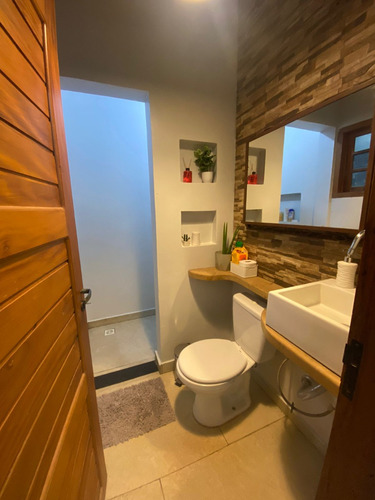 Chácara Em Ibiúna Terreno 876m E Lago - Casa + Edícula