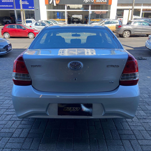 Toyota Etios 1.5 X PLUS SEDAN 16V FLEX 4P AUTOMÁTICO