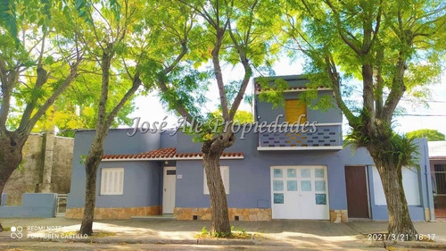 En Venta Casa De 4 Dormitorios Centrica, Colonia Del Sacram