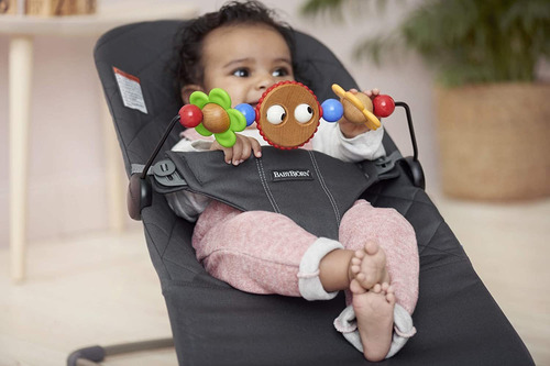 Imagen 2 de 4 de Babybjorn Juguete De Madera Para Bouncer - Ojos Saltones