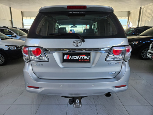 Toyota Hilux SW4 3.0 SRV 4X4 7 LUGARES 16V TURBO INTERCOOLER DIESEL 4P AUTOMÁTICO