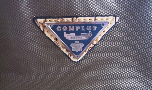 Imagen 3 de 6 de Hermosa Y Espaciosa Cartera Marca Complot