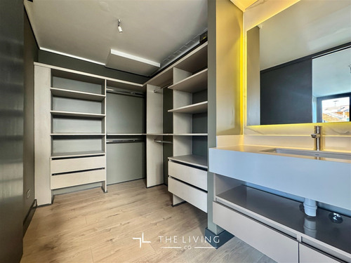 Departamento Penthouse En Venta De 2 Dorm. En Vitacura