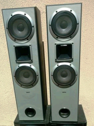 Vendo 01 Par De Torres Prata Sony Muteki 185w
