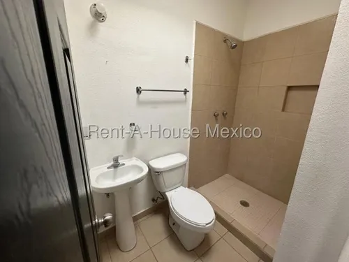 Rincones Del Marques, Renta - Casa Con 3 Recámaras 1 En Planta Baja, Sala De Tv | Air