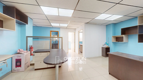 Se Vende Oficina De 71 M2 Con Estacionamiento