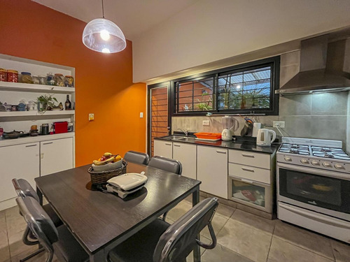 Imagen 16 de 27 de Casa De Pasillo Con 2 Dormitorios Y Patio En Barrio Lourdes
