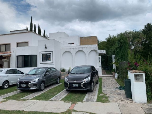 Casa En Club De Golf, Extenso Jardin Colindante Con El Campo De Golf