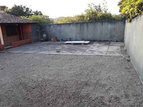 Oportunidade Imperdível! Vendo Casa Em Araruama São Vicente Na Região Dos Lagos-rj 1 Quarto-suíte Garagem Coberta(1 Vaga) E Descoberta(3 Vagas) Quintal Grande Com Frutíferas Varandão Em L