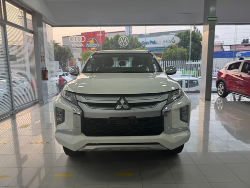 Mitsubishi L200 2.4 Cabina Doble 4x2 Mt