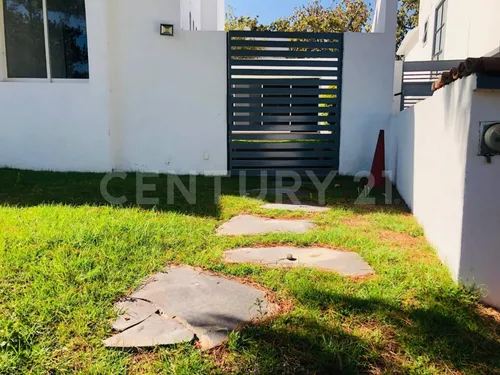 Casa En Venta, En El Palomar, Tlajomulco De Zuñiga, Jalisco.