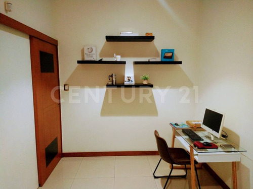 Casa En Venta En Residencial Esmeralda Norte, Colima, Col.