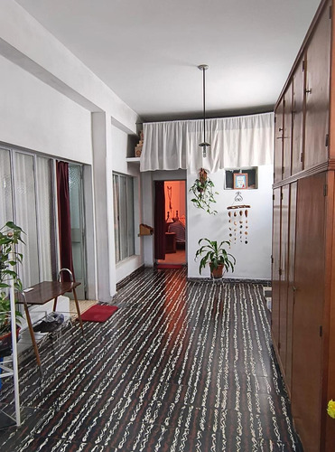 Casa En Venta - 2 Dormitorios 2 Baños - 275mts2 - Tolosa